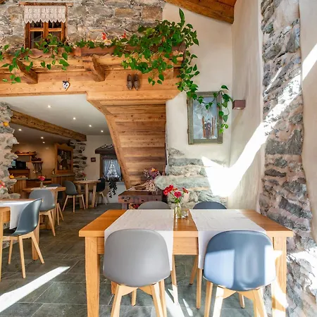 Au Coeur Du Village D'hotes &