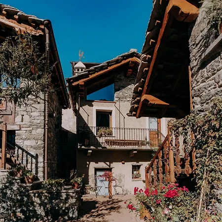 Au Coeur Du Village D'hotes & Pensjonat Arnad