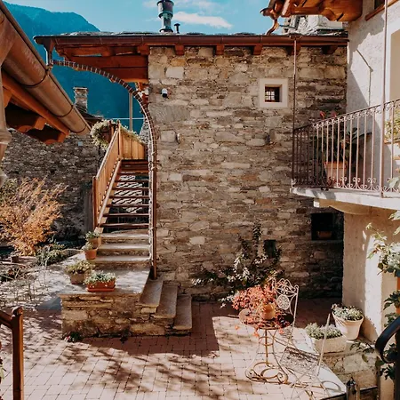 Au Coeur Du Village D'hotes &